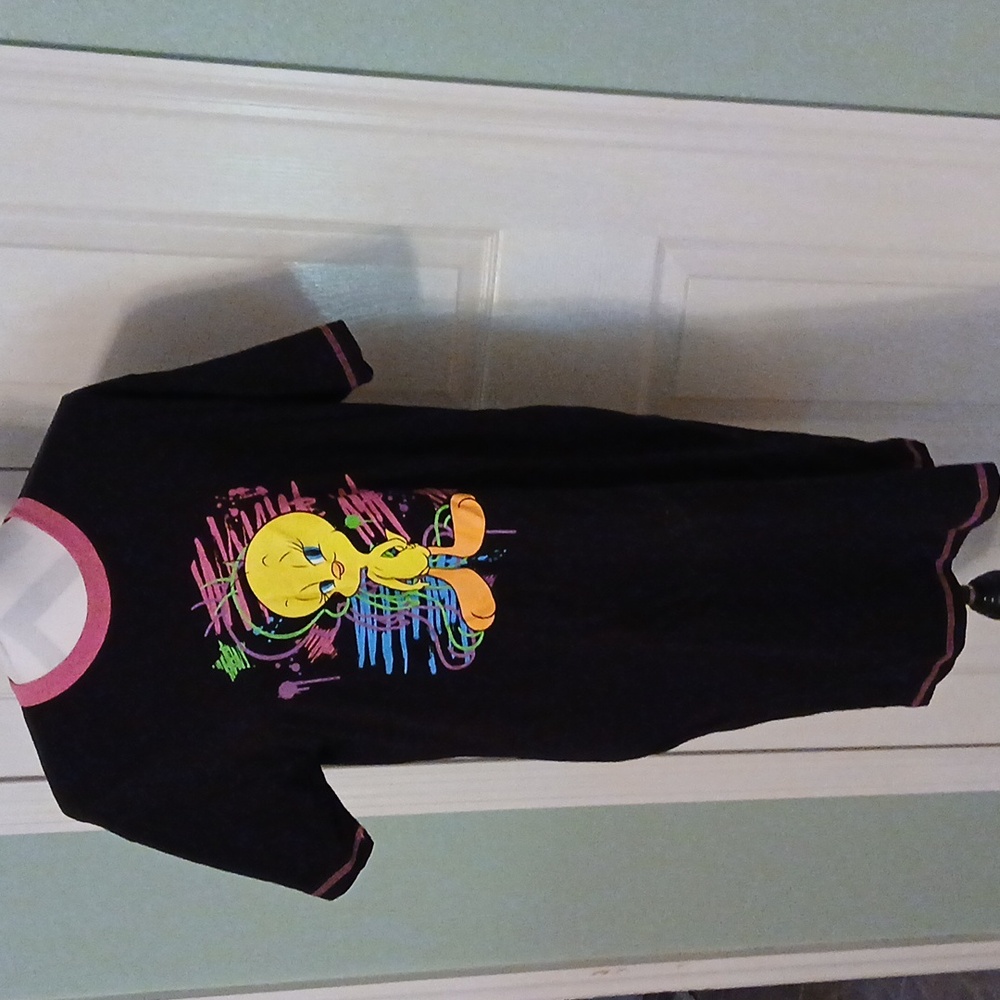 Tweety bird nightgown/ one size fits all.  Small to large is my guesstimate
